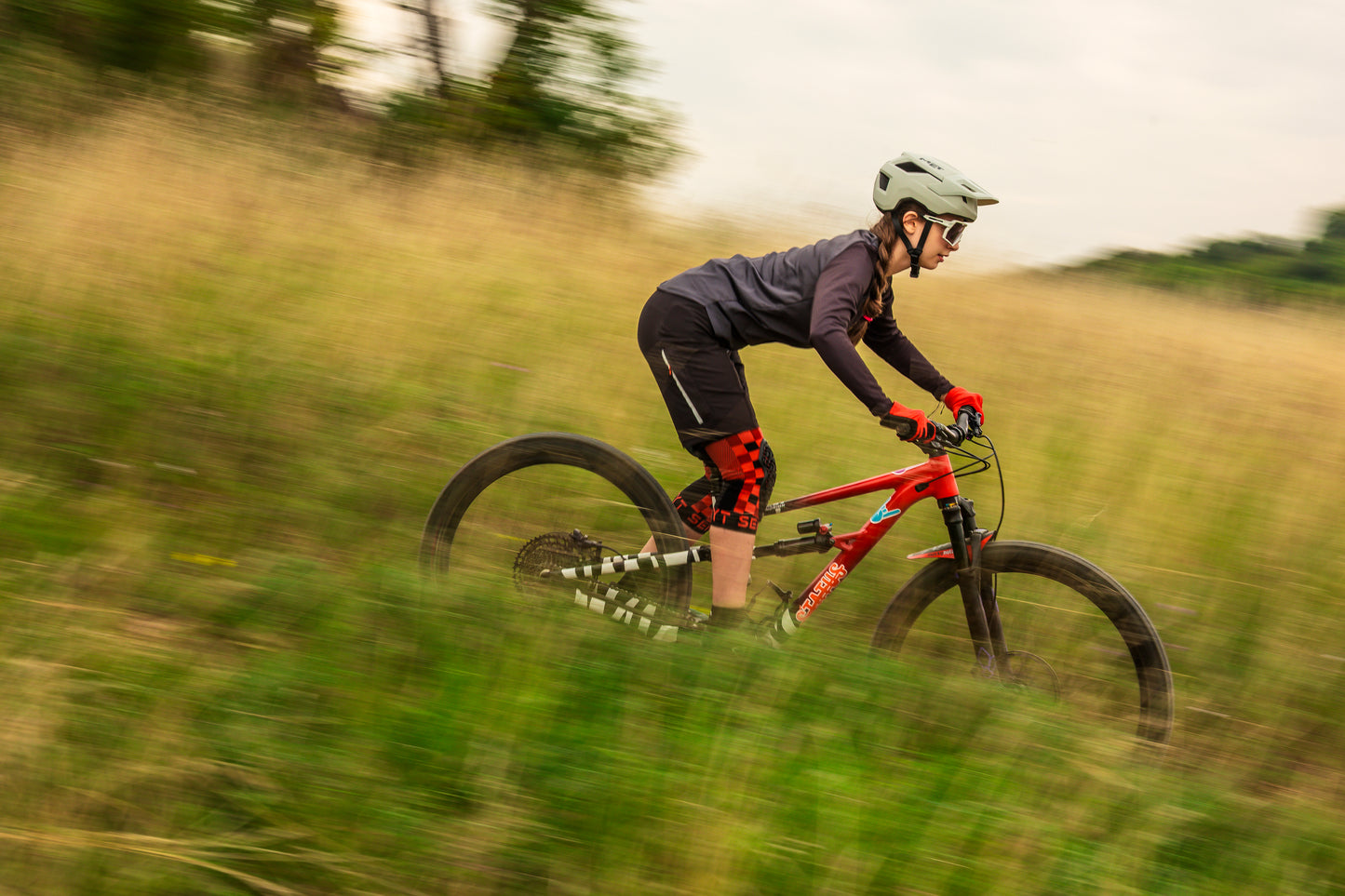 YOUTH Flow Knee Checker Red - SERYT