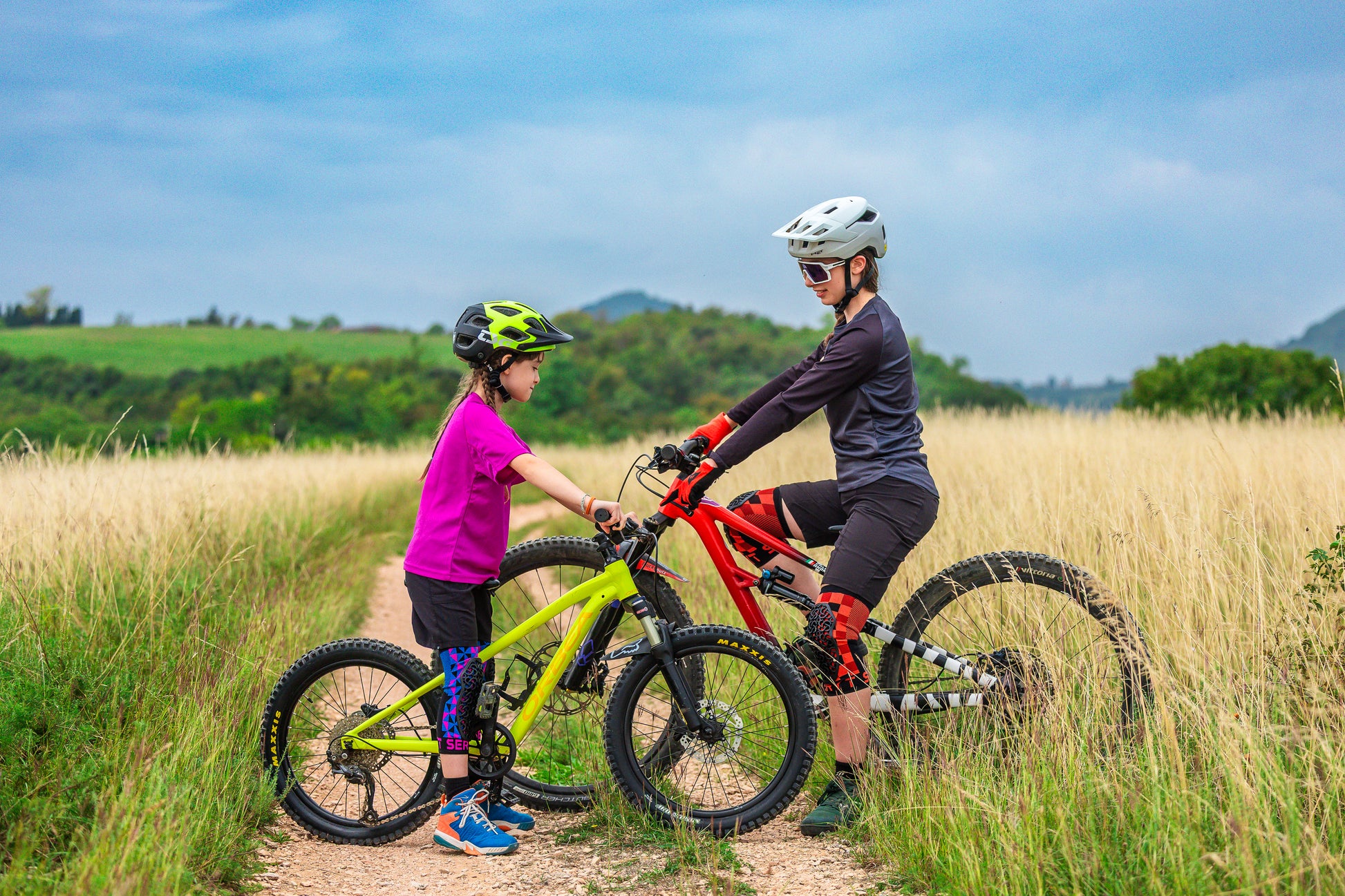 YOUTH Flow Knee Checker Red - SERYT