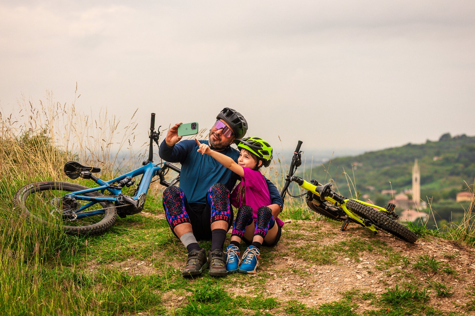 YOUTH Flow Knee Arlecchino Pink Blue - SERYT