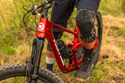 Flow Knee Arlecchino Grey Black - SERYT